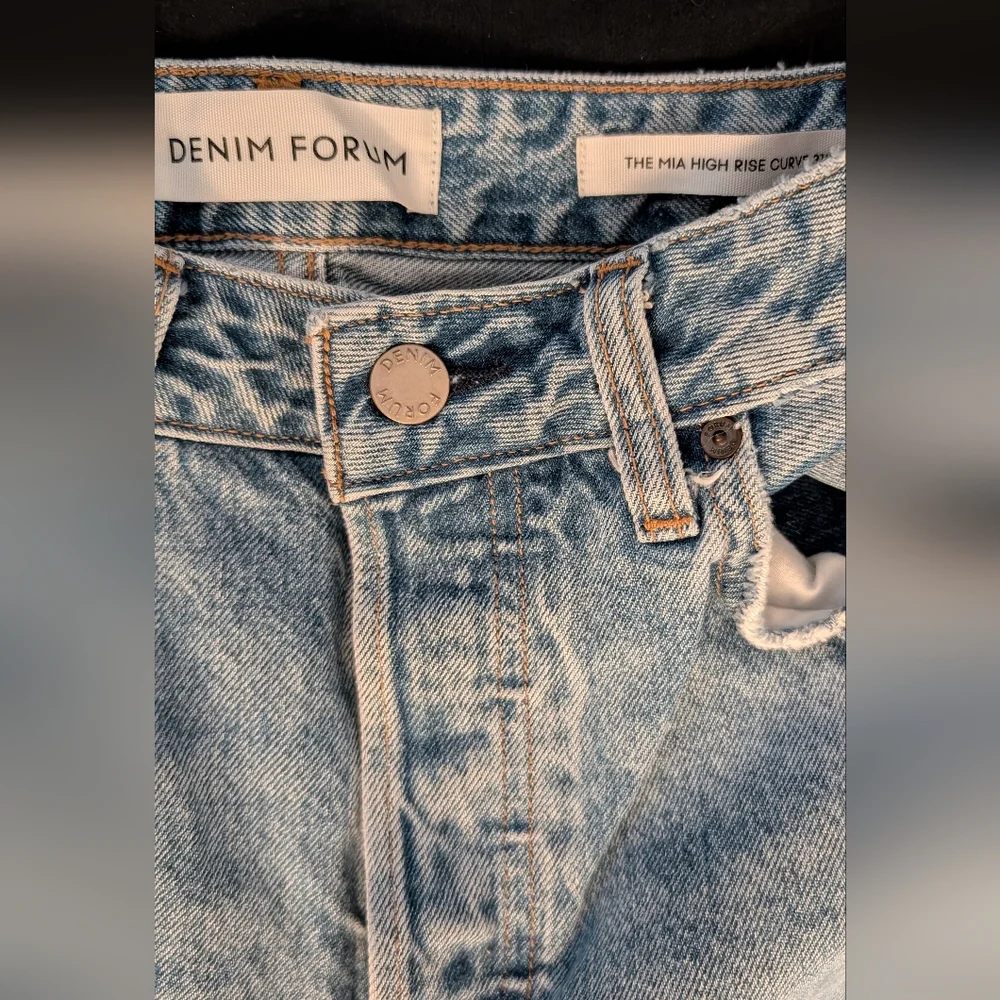 Aritzia Denim Forum High-Rise Baggy Jeans - Picture 5 of 8
